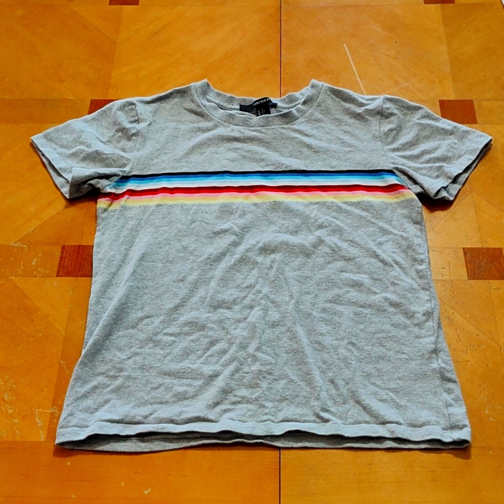 Forever 21 T-shirt size small